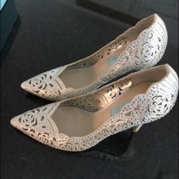 Betsey Johnson heels size 8 - Picture 2 of 4